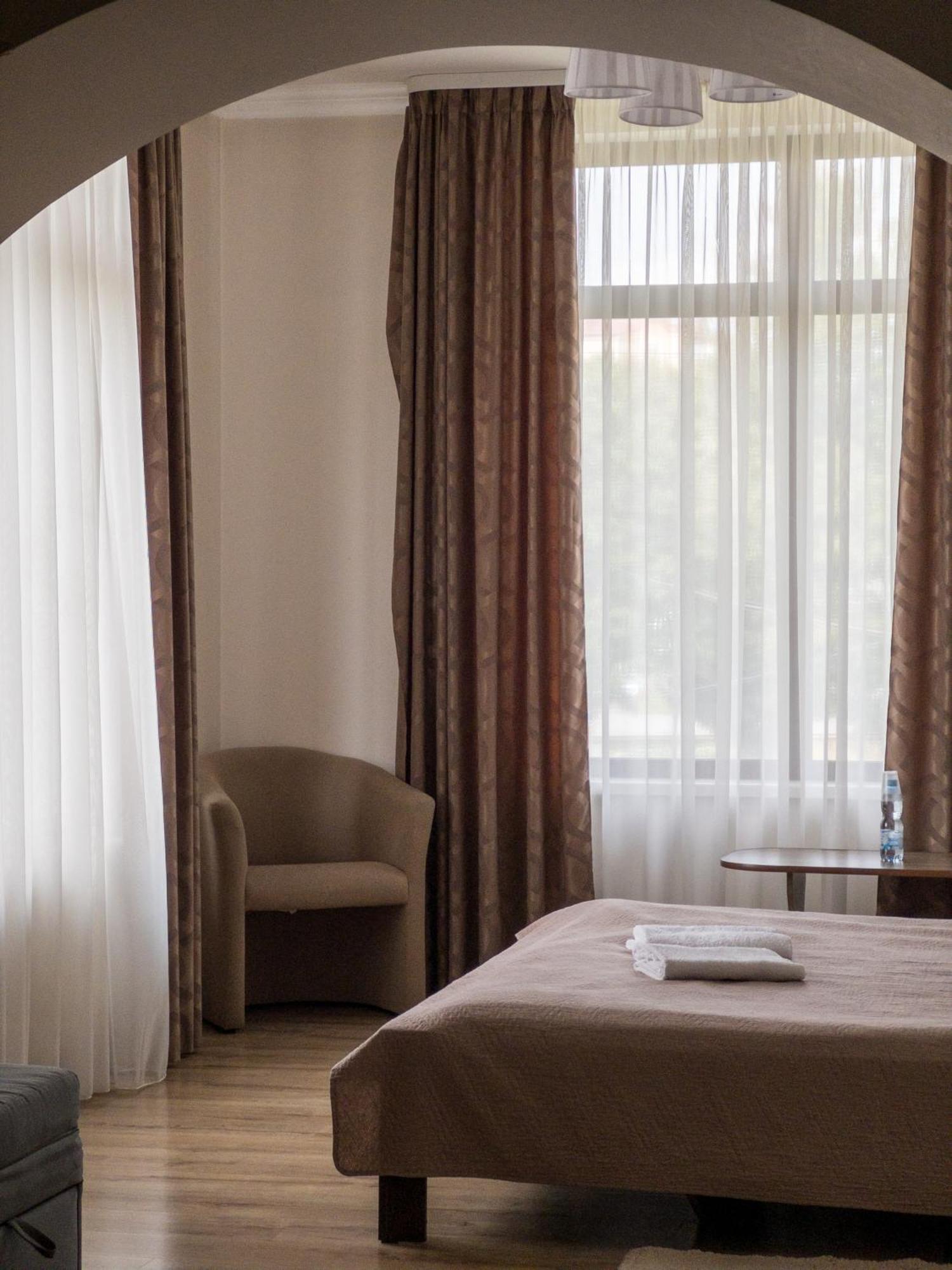 Орк "Блісс" Hotel Rivne Exterior foto